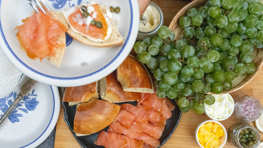 Easy Picnic Perfection: How to Pack Smoked Salmon and Relax Anywhere